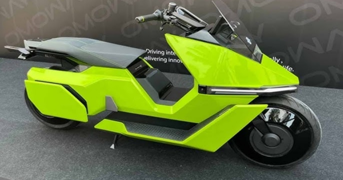 První skútr, který nespadne ani bez jezdce, míří do výroby. Předběhl Hondu, Yamahu i Harley