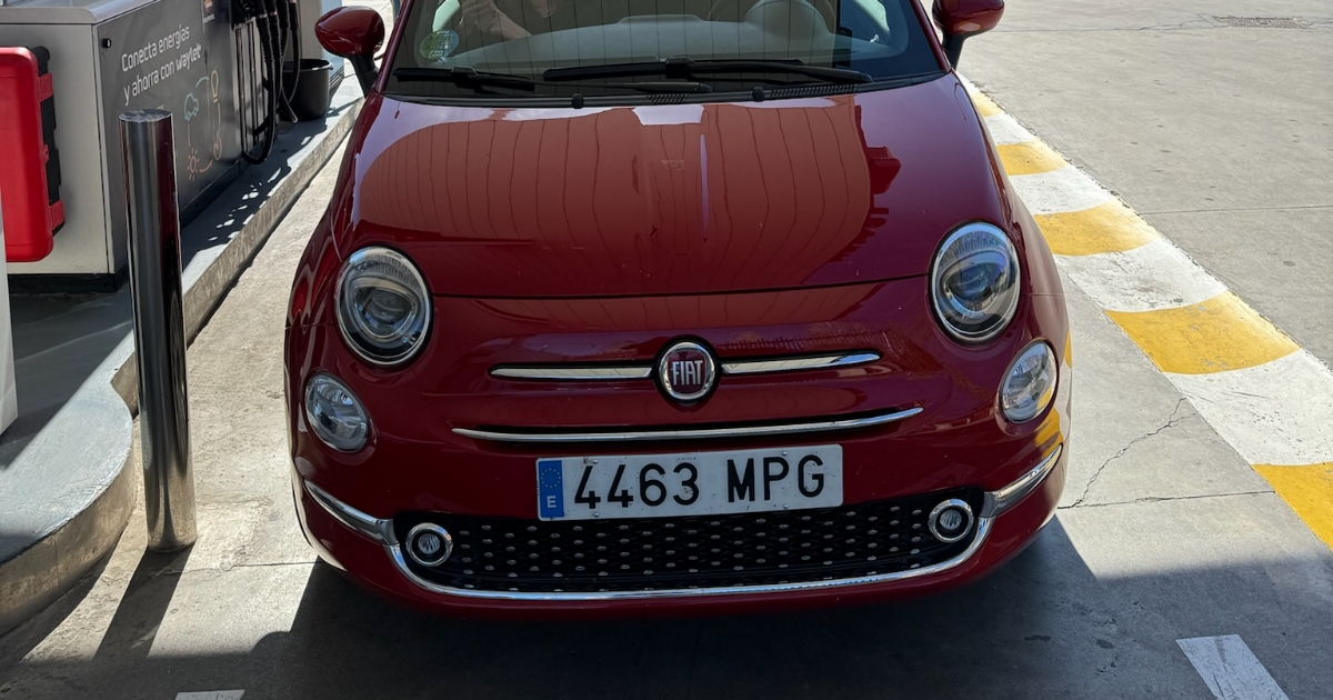 Nový radar hlídá pruhy na dálnici, aby zmizely umělé kolony: Za jízdu v nesprávném padne ve Španělsku pokuta 200 eur