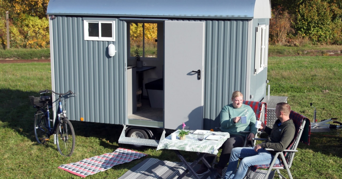 Legendární maringotka se vrací za 109 tisíc Kč a nabízí svobodu na kolech. Konec předražených karavanů a bydlení v Česku