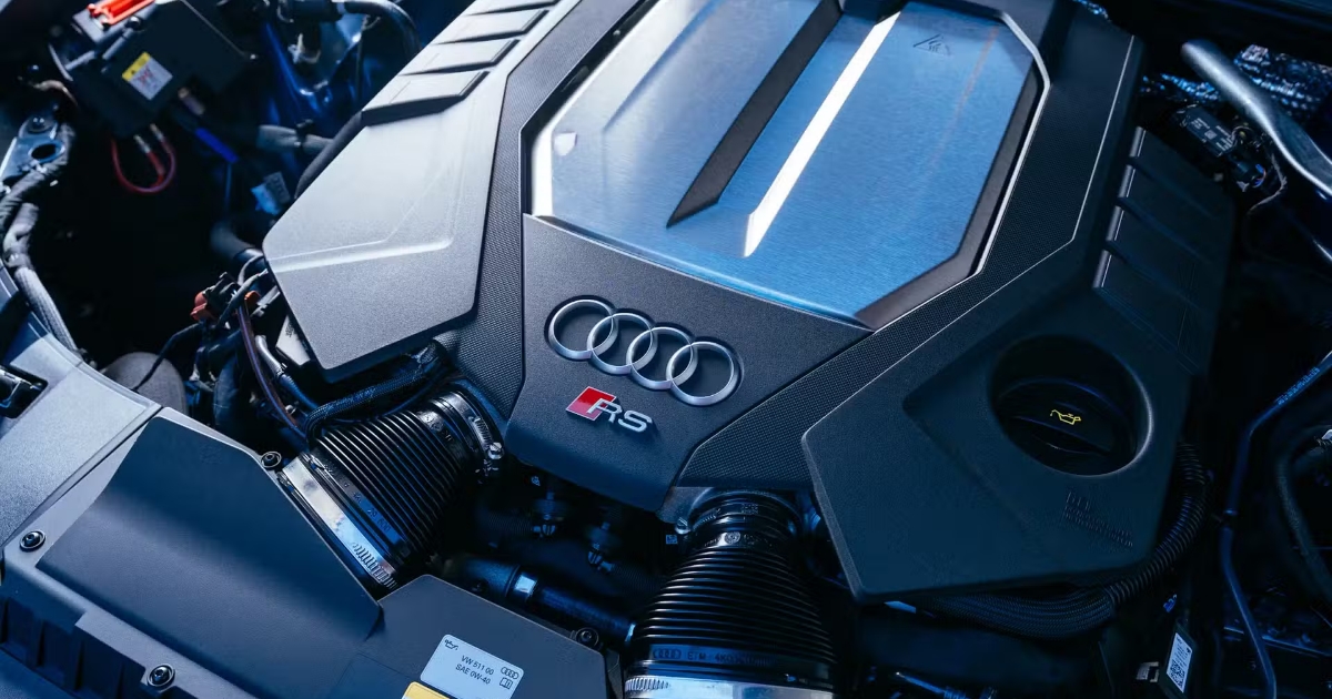 Audi vrací RS6 jako sedan po 15 letech: AI navrhla první rendery ze spy fotek. Motor V8 může sdílet technologii Bentley