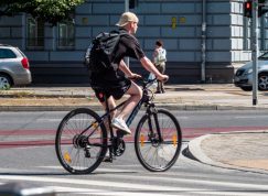 Cyklista na přechodu