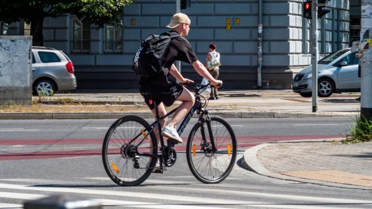 Cyklista na přechodu