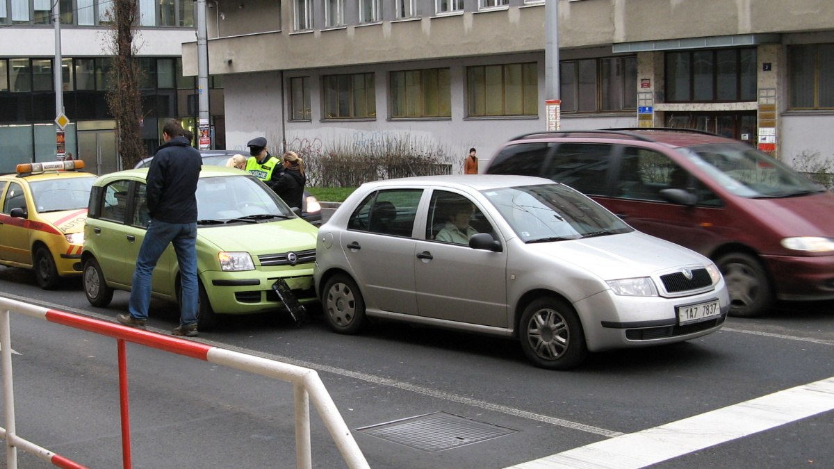 Kdy je největší šance, že vás na silnici někdo nabourá? Úřady zveřejnily kalendář kritických dnů a hodin