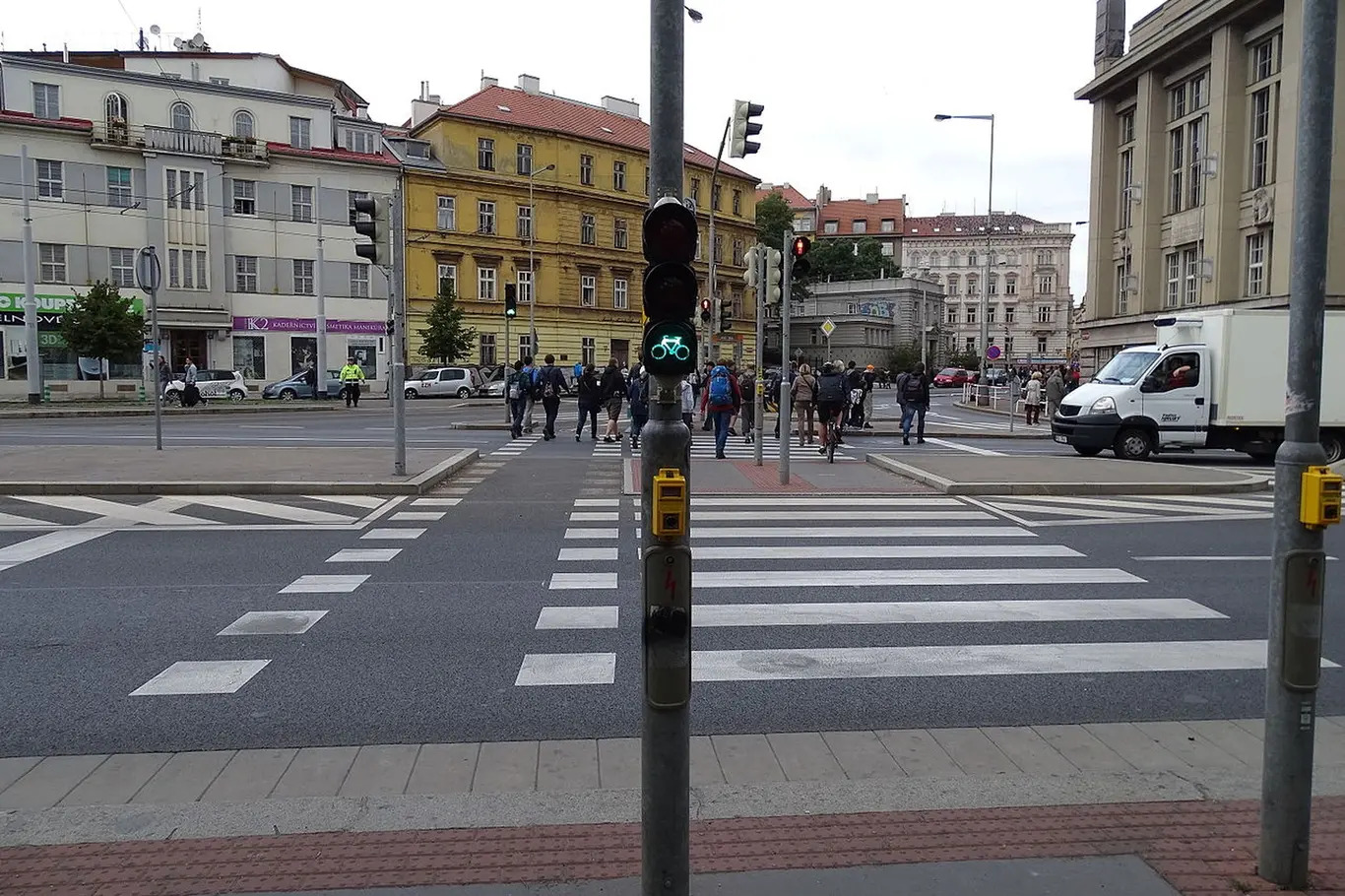 Chodec, cyklista, řidič. Nová pravidla platí už nějakou dobu, tento test ukáže, jestli jezdíte postaru