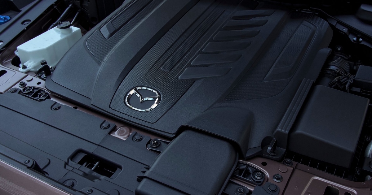 Velké SUV pro 7 lidí spotřebuje méně než malý hatchback. Mazda vrací do hry diesel, který natankujete jen jednou za 1 000 km
