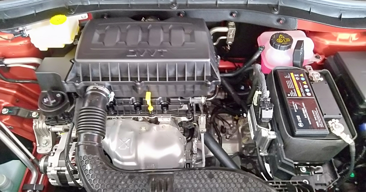 Mechanik rozebral motory VW a MG a porovnal jejich vnitřek: Čínské válce byly čistší než německé