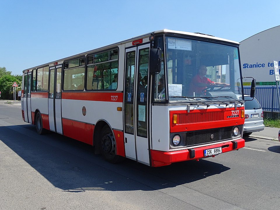 Jezdili jste jimi denně do práce i školy. Retro kvíz o autobusech z ČSSR nachytá 8 z 10 dospělých na detailech