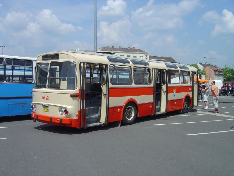Československé autobusy jezdily všude a znali je úplně všichni. Dnes je správně pozná jen 30 % skutečných pamětníků