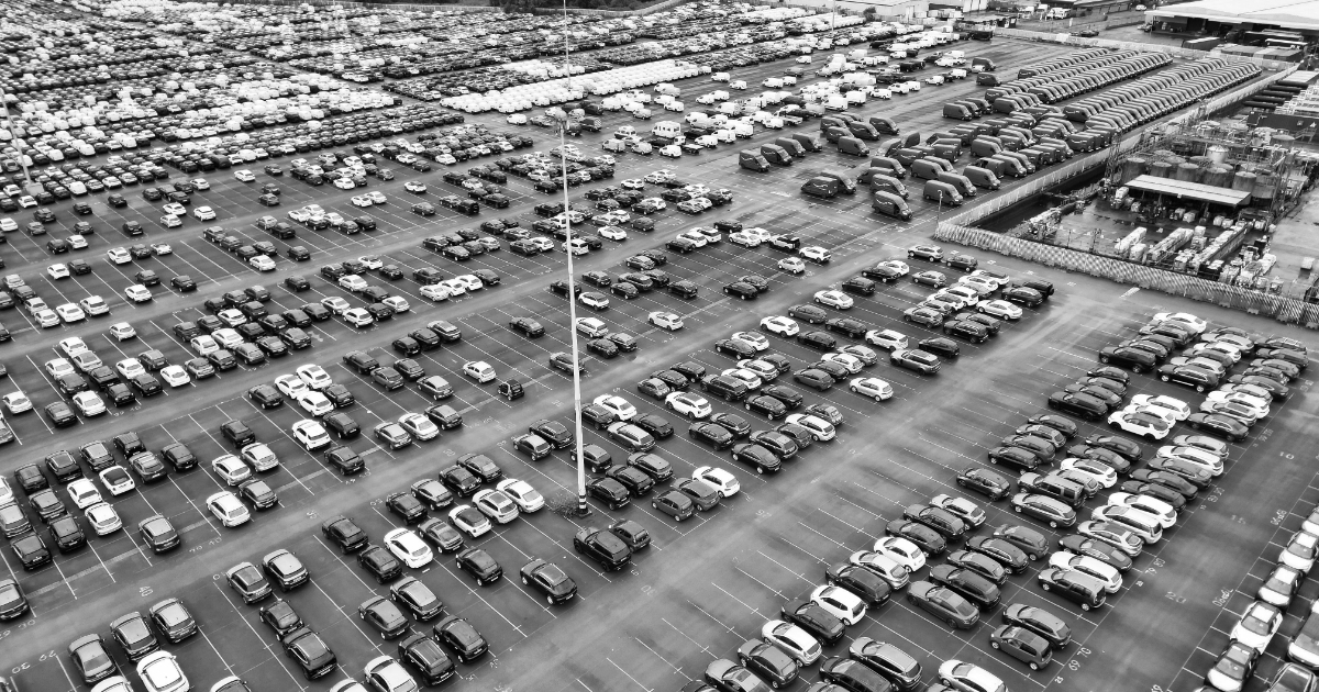 Auto jako mobil: Elektromobily končí na vrakovištích do 2 let. Za 250 tisíc Kč se vyplatí koupit spíš nový než provozovat ojetý