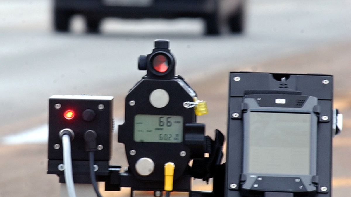 Radar naměřil Opelu 700 km/h a odeslal pokutu 165 tisíc Kč. Policie přiznala chybu, ale řidič zaplatí i po opravě