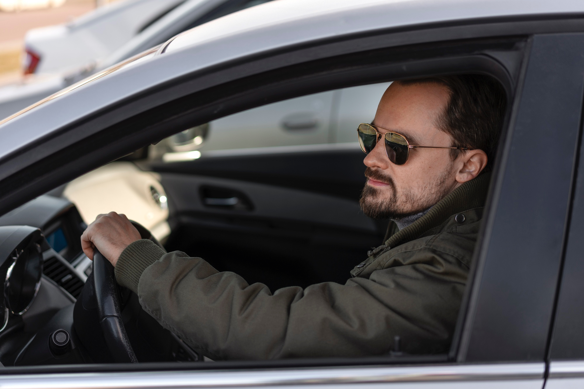 Řidičák máte 20 let, ale tohle vás položí. U 10 otázek z běžného provozu pohoří 8 z 10 motoristů dřív, než dojde k polovině
