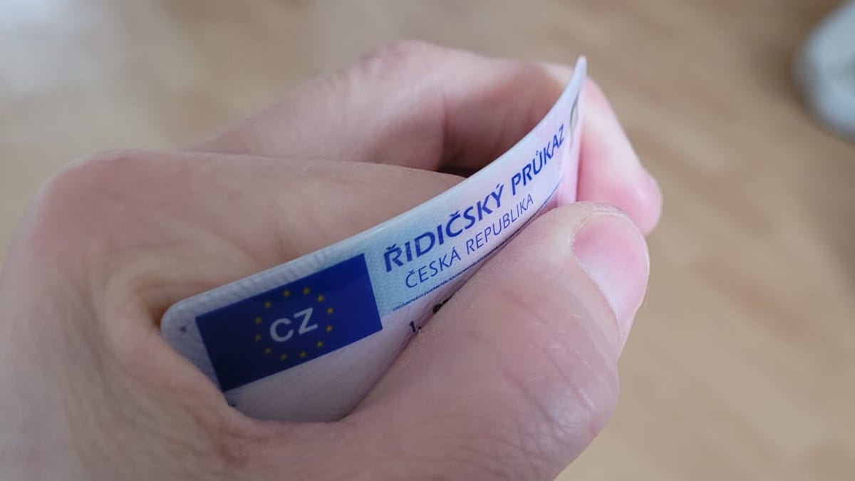 Vlastníte řidičák skupiny B? Od roku 2029 začínají v EU změny. Od konce plastových kartiček až po zdravotní prohlídky