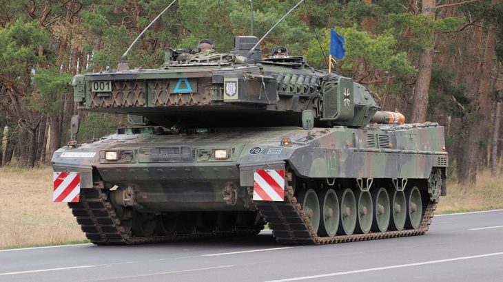 Tank na silnici