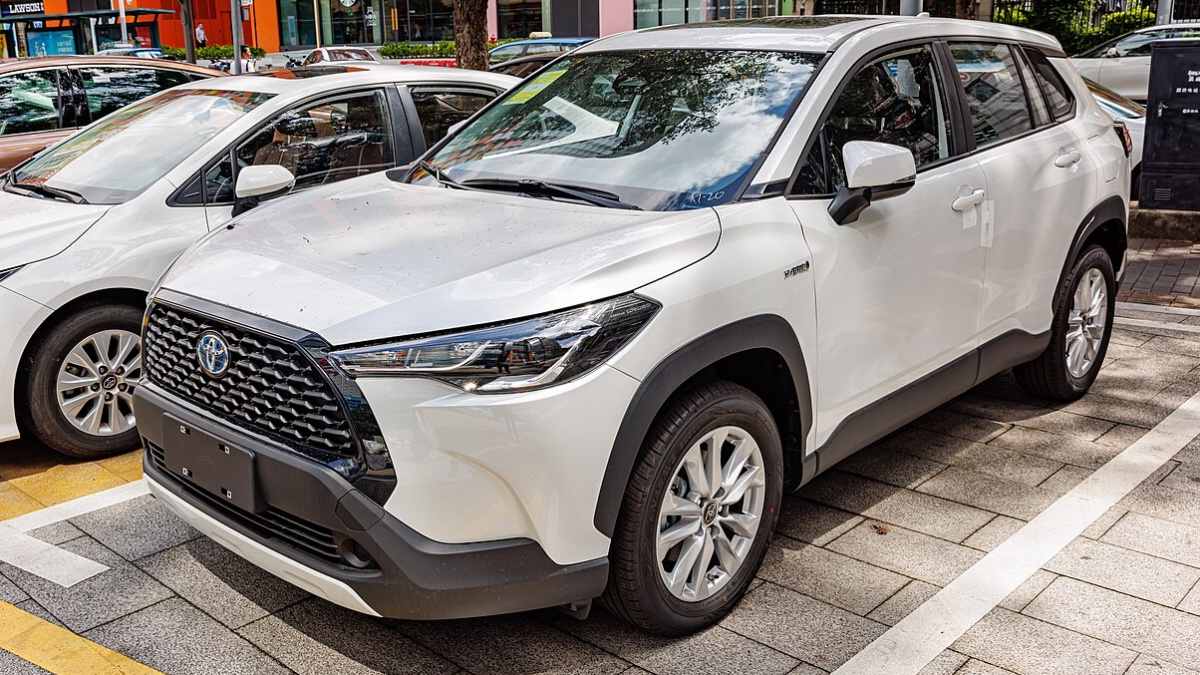 Pravidlo 1-6-90: Podle vědce z Toyoty může 90 hybridů snížit emise rychleji než 1 elektromobil