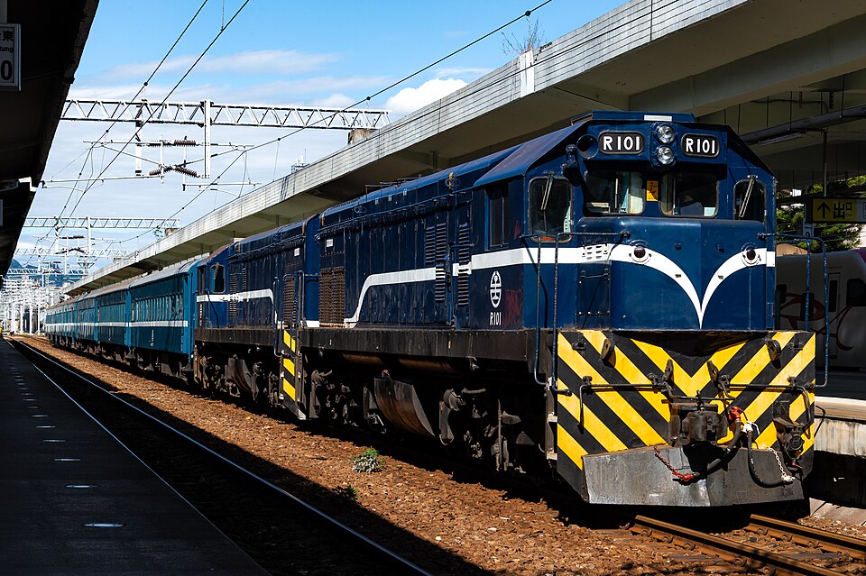 Orient Express, Pendolino, Slovenská strela. Přezdívky slavných vlaků dnes správně přiřadí jen 1 cestující z 10