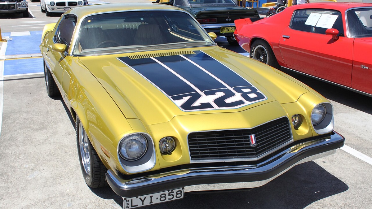 Muž pustil do jezera podvodní dron a našel Chevrolet Camaro Z28 z roku 1974. Na dně ležel nejspíš přes půl století