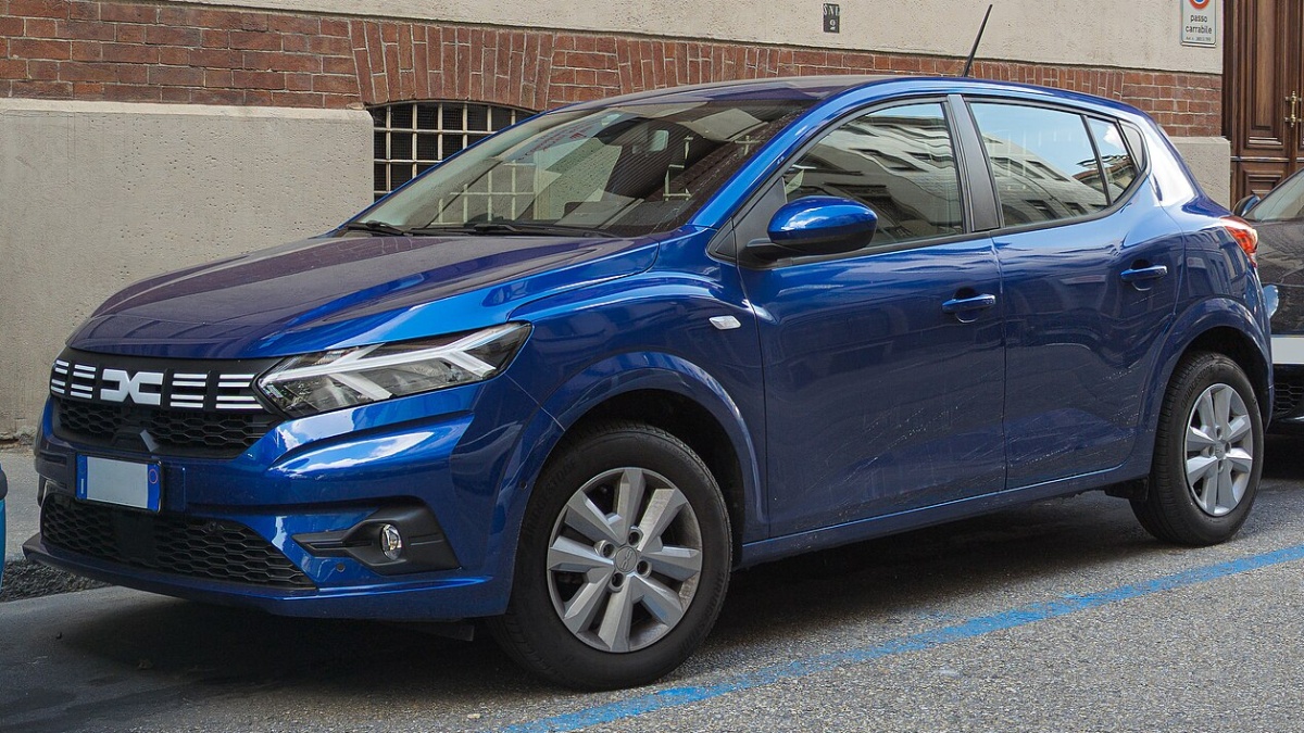 Dacii sesadil z trůnu Renault, prodeje nového modelu vyletěly o 372 % za jediný rok. Češi ale jedou svojí pohádku