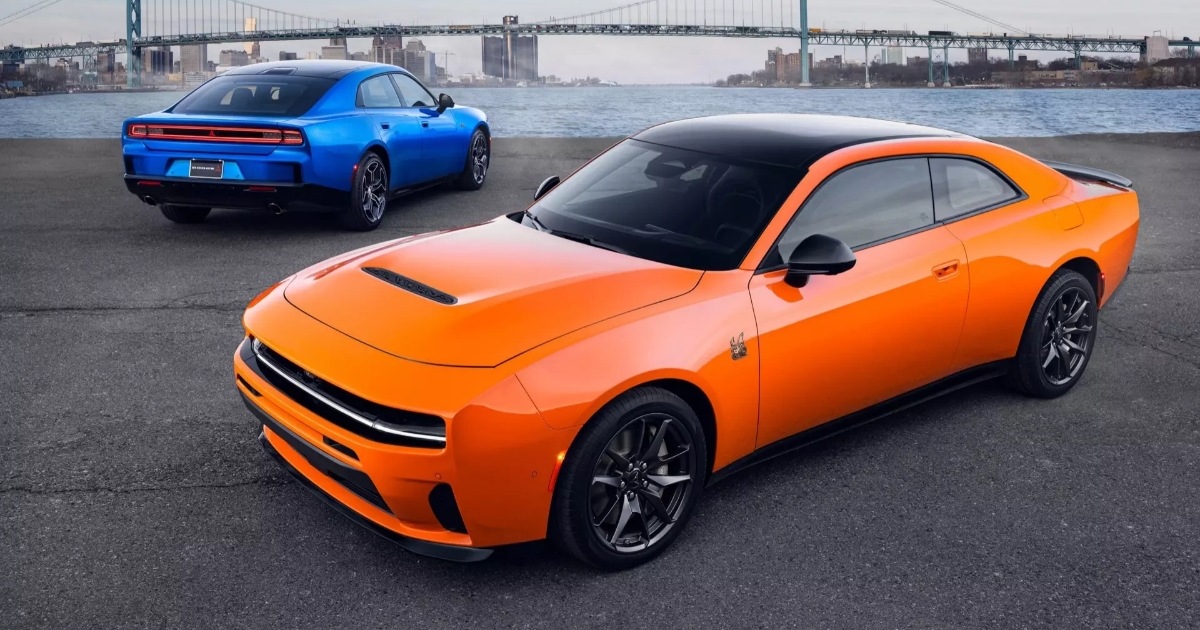 Legendární Dodge Charger poprvé oficiálně v Evropě. Benzinový šestiválec dává 550 koní, elektro verze ještě víc