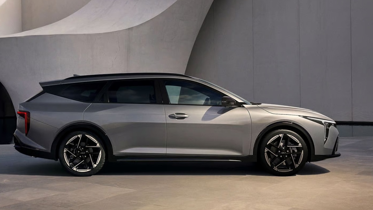 Kia podstřelila Octavii Combi o 150 000 Kč: K4 Sportswagon je první kombi za roky, které jí reálně může vzít zákazníky