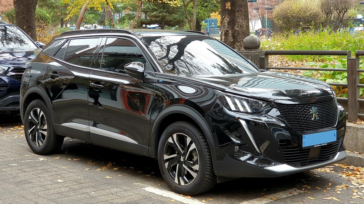 Majitel nového Peugeotu e-2008 žaloval dealera kvůli dojezdu 160 km místo slíbených 341. Soud teď konečně rozhodl