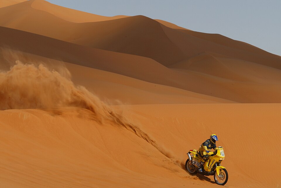 Dakar není jen písek a cílová rampa. 10 otázek o posádkách ukáže, kdo zná vítězství i tragické příběhy