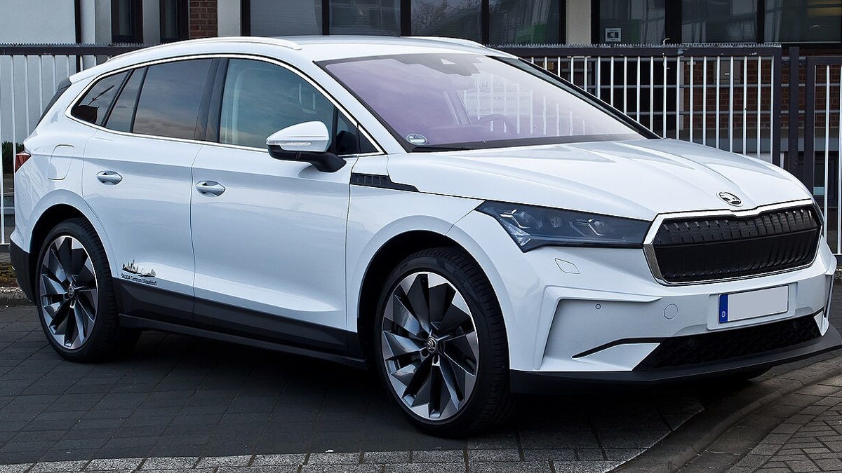 Stejná baterie, o desítky kilometrů kratší dojezd. Elektrické SUV prohrává s nižšími auty, dokonce i hůř brzdí