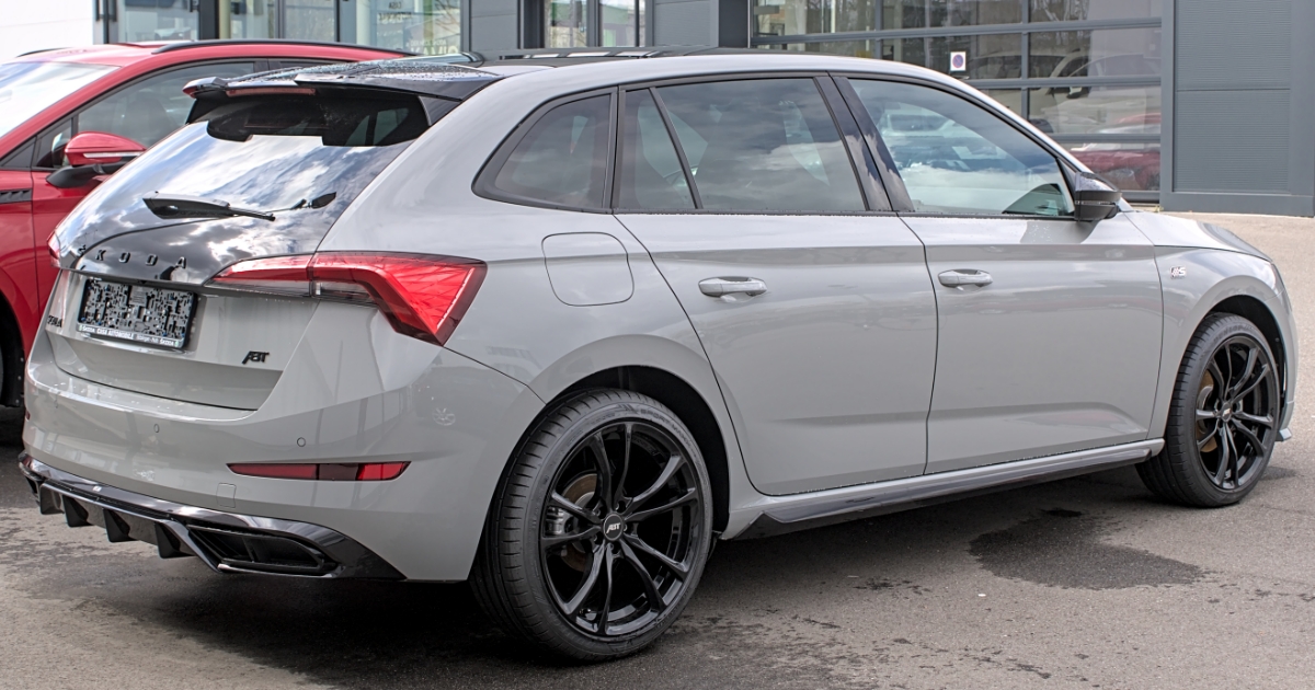 Spotřeba 5 litrů, cena od 175 000 Kč v bazarech. Škoda Scala je skrytý rodinný klenot, kolem kterého Češi chodí jako slepí