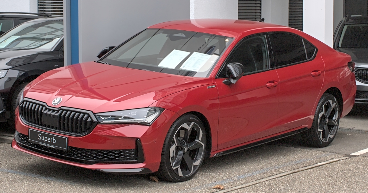 Nová Škoda Superb Sportline: 645litrový kufr, 265 koní a výbava, za kterou se nestydí ani prémiové značky