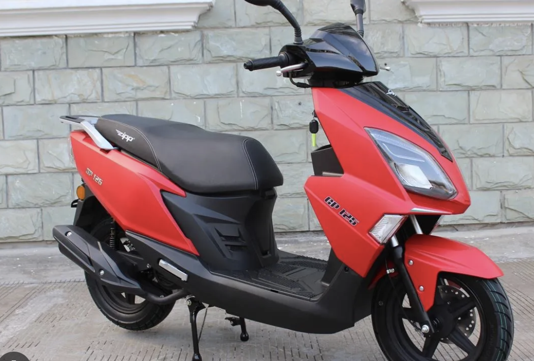Nová motorka 125 stojí méně než dovolená v Chorvatsku. 100 km ujedete za cenu párku v rohlíku, béčko na ní ale nestačí