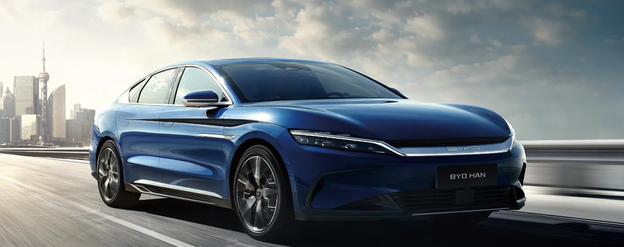 Čínské BYD staví továrnu v Maďarsku a chystá prémiové auto pro Evropu. Mercedes a BMW mají důvod k nervozitě