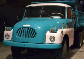 Tatra 138