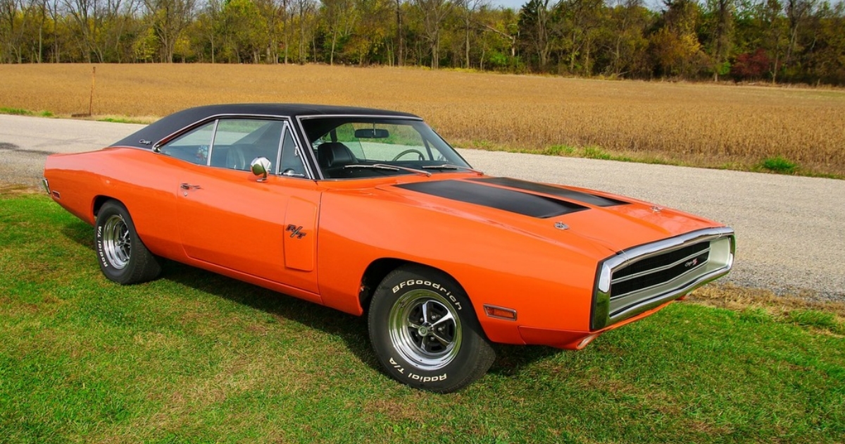 Stodola na farmě ukrývala zapomenuté americké legendy. Pod prachem spaly Pontiac GTO i Dodge Challenger R/T