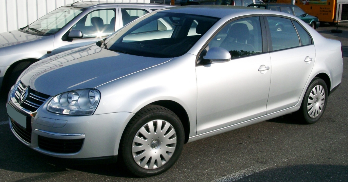 V bazarech stojí od 70 tisíc Kč, ale jezdí jako auto o třídu výš. Jetta je sedan, který Češi přehlížejí a mechanici si ho pochvalují