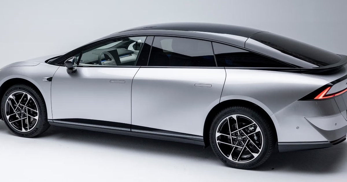 Čínské auto z továrny Mercedesu třídy G získalo „designového Oscara“. 5 metrů dlouhý XPENG P7+ podsekává BMW