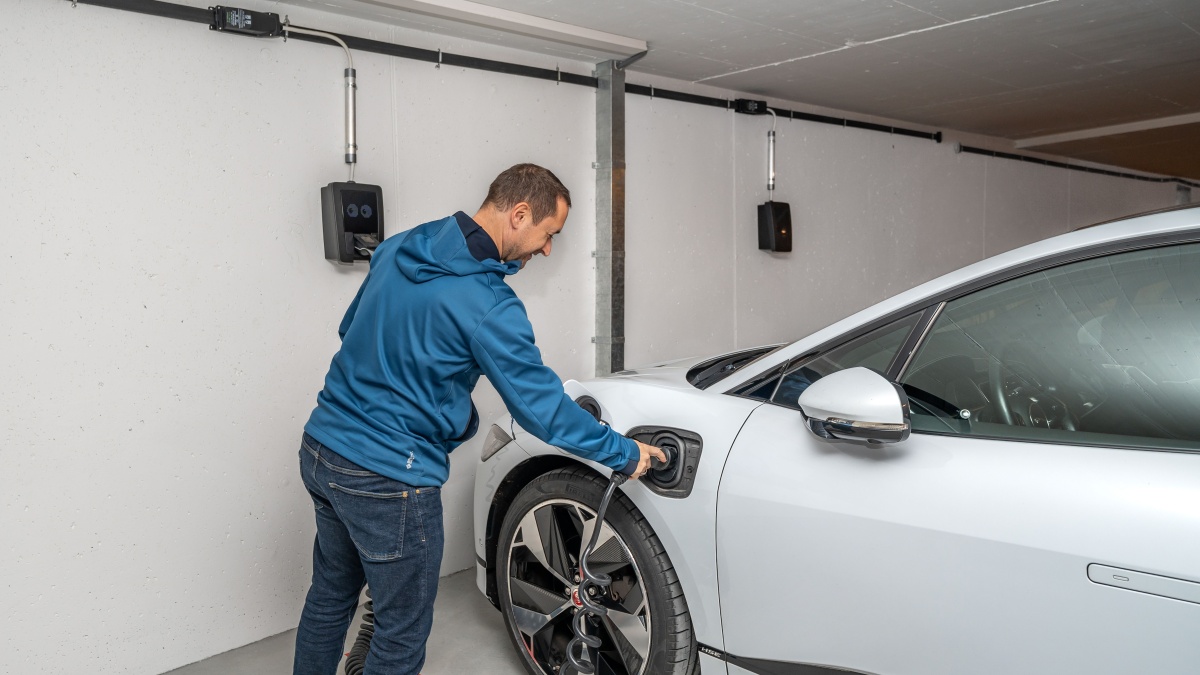 Koupit elektromobil teď, nebo počkat? Experti mluví o roce 2027, pak to začne dávat smysl i pro běžného Čecha