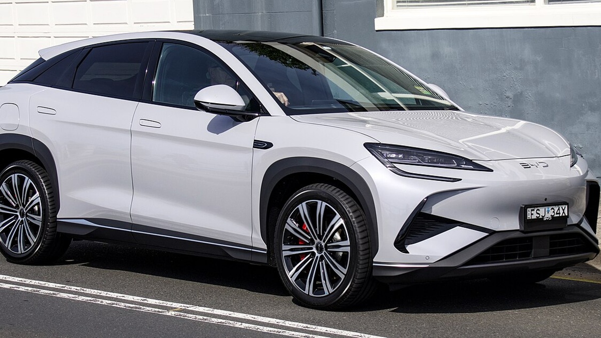 Čínská auta kupují Evropané rádi a více. Jsou hybridy trojský kůň? Růst prodejů překonává i naše historické automobilky
