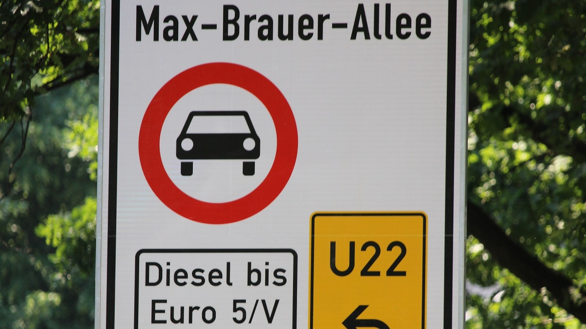 Jedete autem do Itálie? Města přitvrzují v omezování dieselů Euro 5, za vjezd do těchto regionů hrozí pokuta