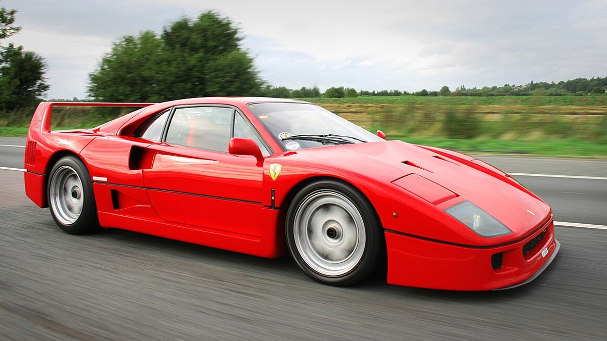 V garáži si postavil repliku Ferrari F40 za 2,2 milionu Kč. Teď nechápe, co na originálu stojí 80 milionů