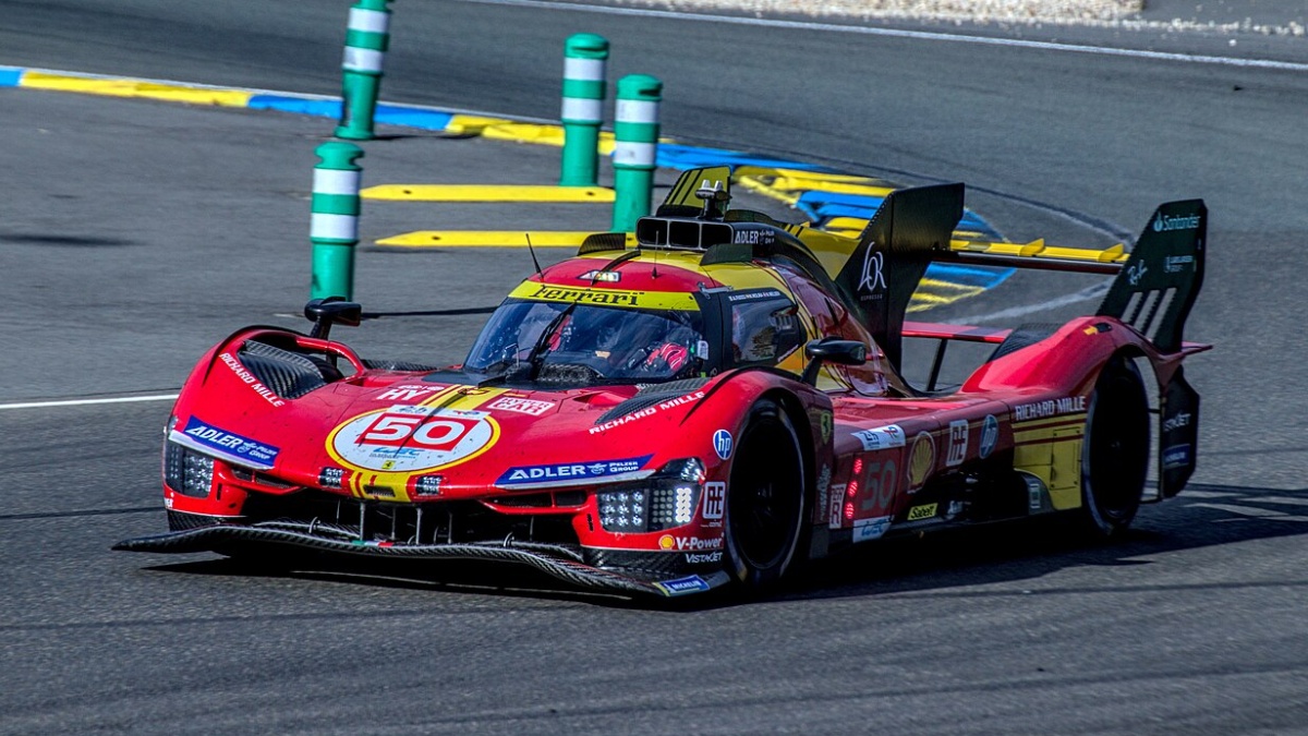Britové prodávají za 430 000 Kč V6 z Ferrari, které třikrát vyhrálo Le Mans. Má to ale háček, má 0 koní