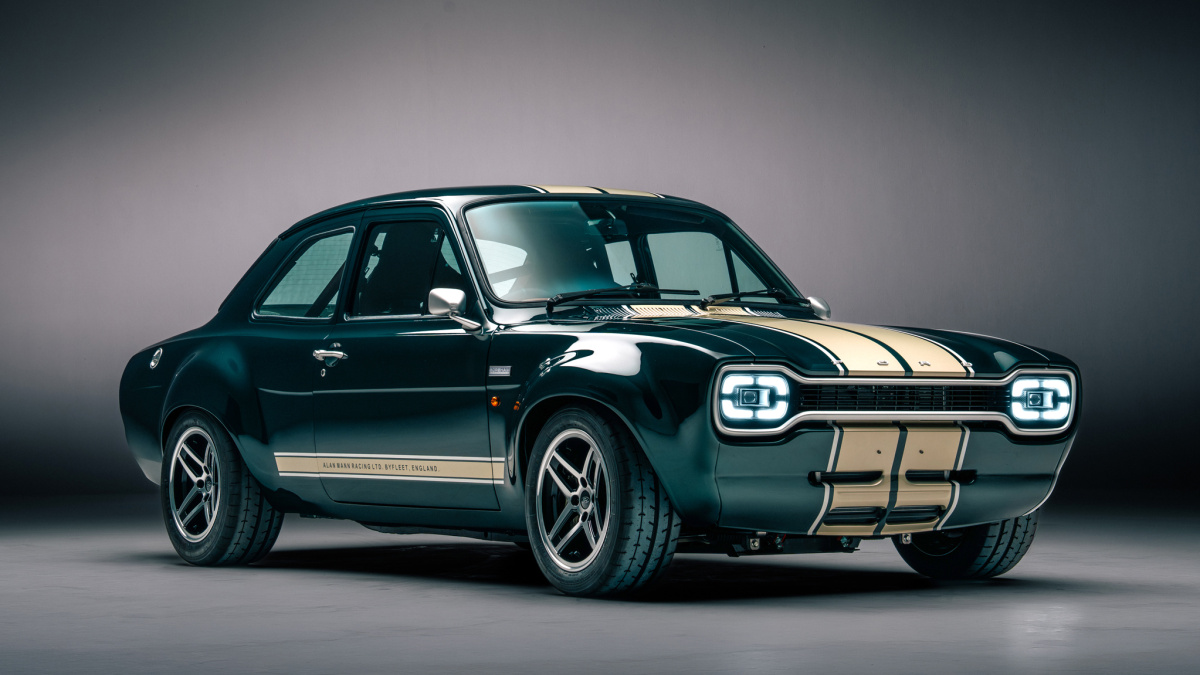 Britská firma oživila Ford Escort z roku 1968 jako nové auto s licencí od Fordu. Motor má 330 koní a žádnou elektroniku navíc