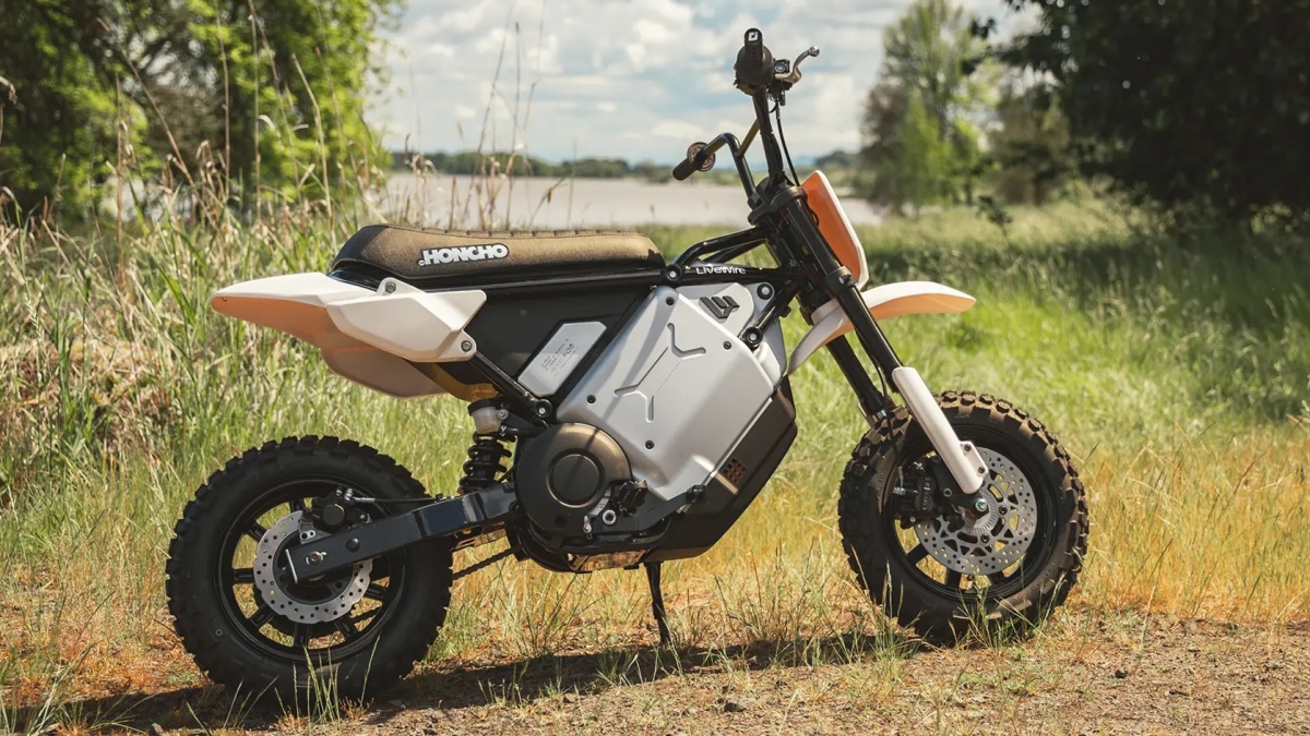 Harley-Davidson posílá do prodeje elektrickou motorku. Stojí okolo 135 tisíc Kč a nabídne vyjímatelnou baterku