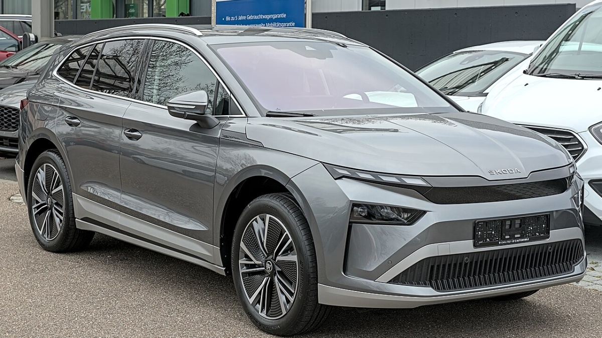 Skoro každé čtvrté nové auto v Rakousku je na elektřinu. Ve firmách vede Škoda, u lidí Tesla a BYD