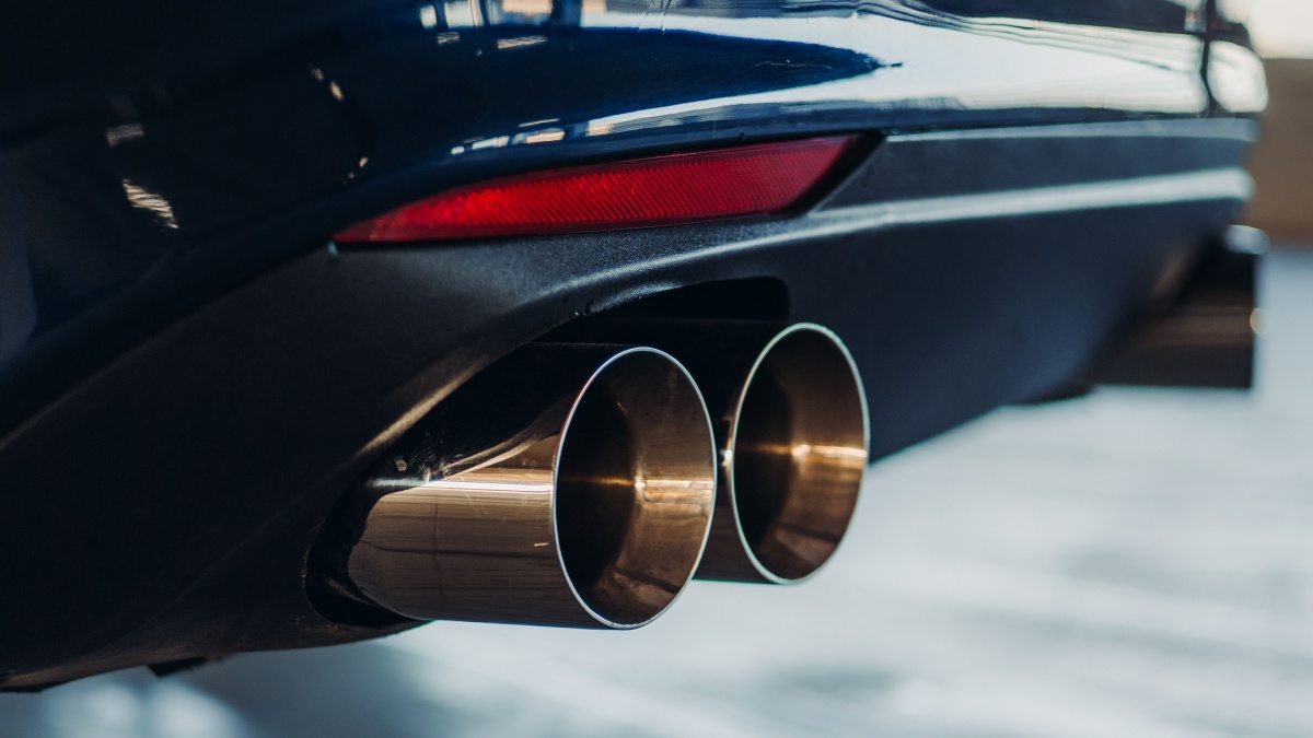 Benzínový motor dnes produkuje víc sazí než některé diesely. Filtr GPF se ucpává a oprava stojí desítky tisíc korun