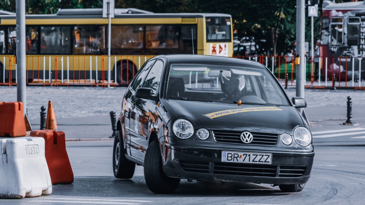 Praktická zkouška z autoškoly trvá 55 minut, ale stání v koloně se do času nepočítá. Víme, co se stane, když zácpa neskončí