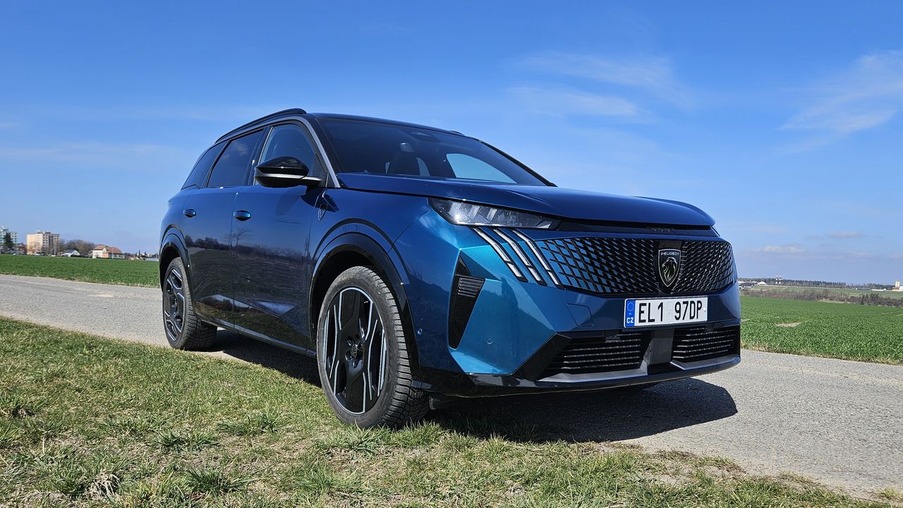14 dnů s elektromobilem po Česku? Našel jsem téměř dokonalý 7místný koráb pro náročné rodiny
