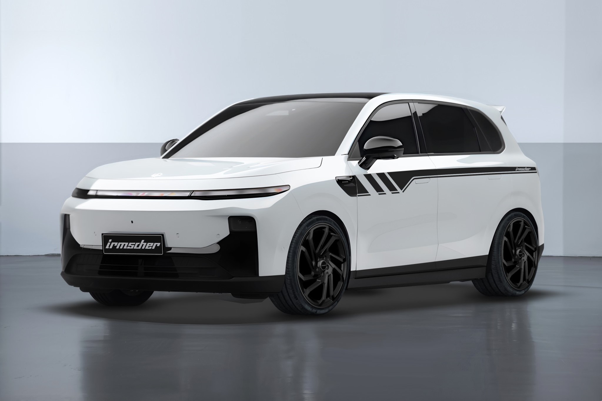 Kultovní tuner Opelu si vzal do parády čínské auto: Exteriér, interiér i technika. Podívejte se, jakého výsledku dosáhl s Leapmotorem