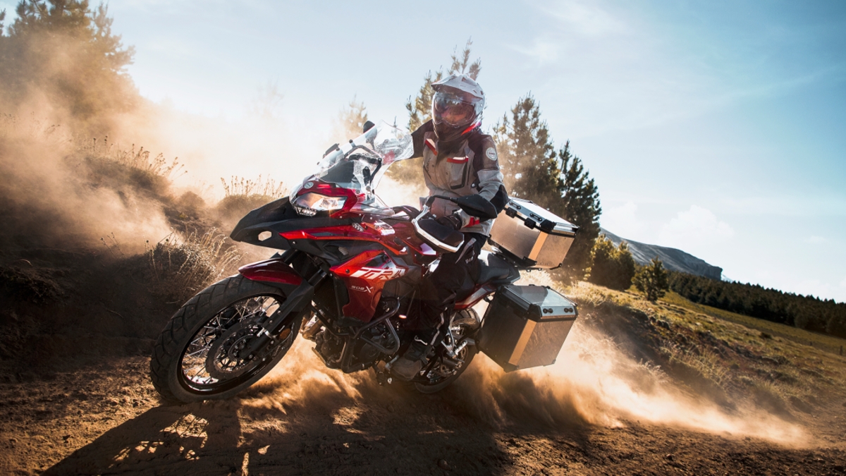 Benelli TRK 502 změnila pohled na čínské motorky. Teď chtějí CFMoto i Voge konkurovat Ducati a BMW v prestiži