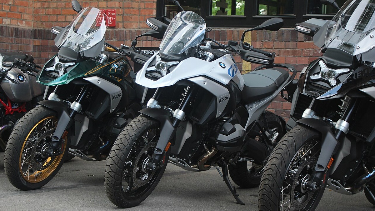 Velký test cestovních endur 2026: BMW, KTM, Ducati a Triumph na průsmycích, šotolině i v běžném provozu