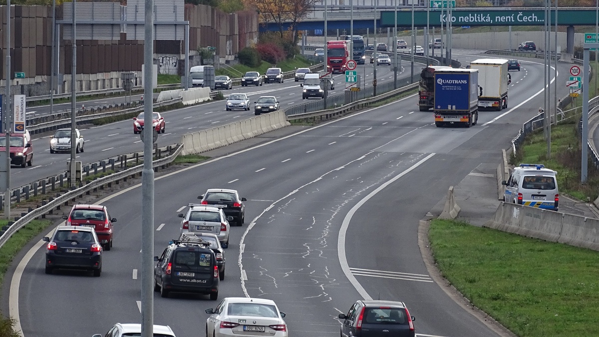 Jet 130 km/h po dálnici? V těchto státech ne. Mapa zemí, kde zmíněná rychlost dávno neplatí, a kde chtějí ještě zpomalit