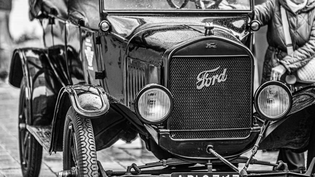 Rok 1914: Ford zdvojnásobil mzdy a zavedl osmihodinovou směnu. Za prémiemi se ale skrývala kontrola celého života dělníků